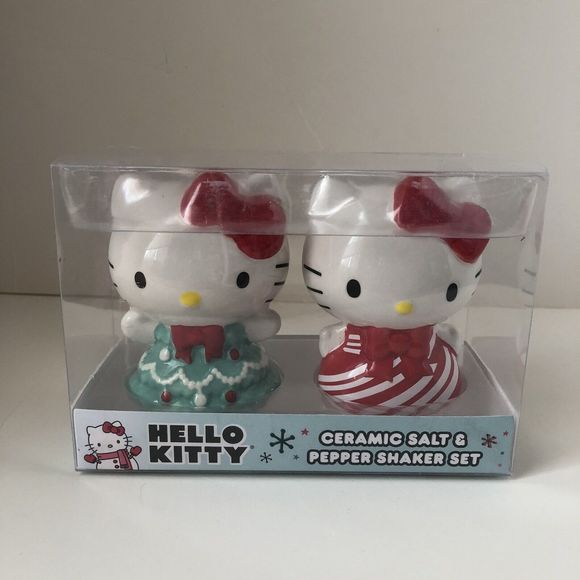 NEW Hello Kitty Christmas Ceramic Salt and Pepper Shaker Set 3" - Picture 1 of 6
